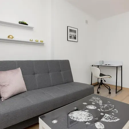 Apartment Cozy In The City Center Mazowiecka By Renters Warsaw